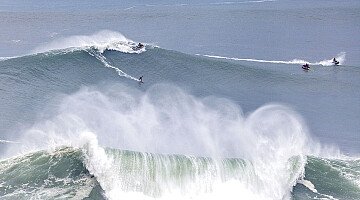 Surf's up ... to 100ft!