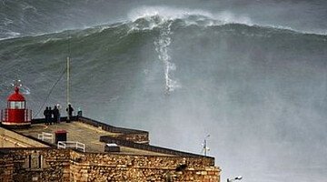 Garrett McNamara cavalca la onda