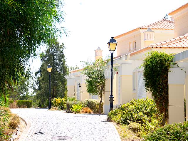 Villas in Luxurious Golf & Country Club