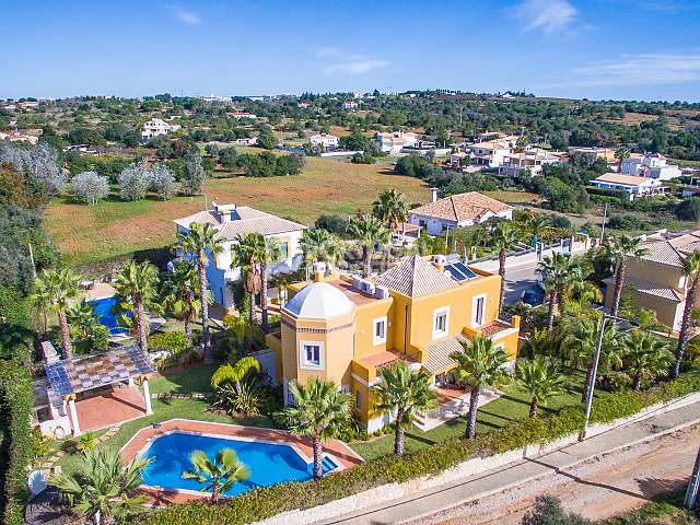 Hochwertige 4-Bett-Villa mit Blick auf die landschaft - 8 km vom Sandstrand Galé entfernt