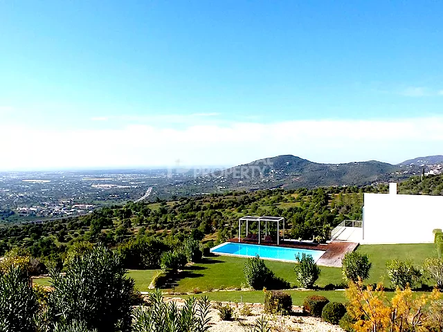 Top Quality Modern 5 Bedroom Villa - Sea Views