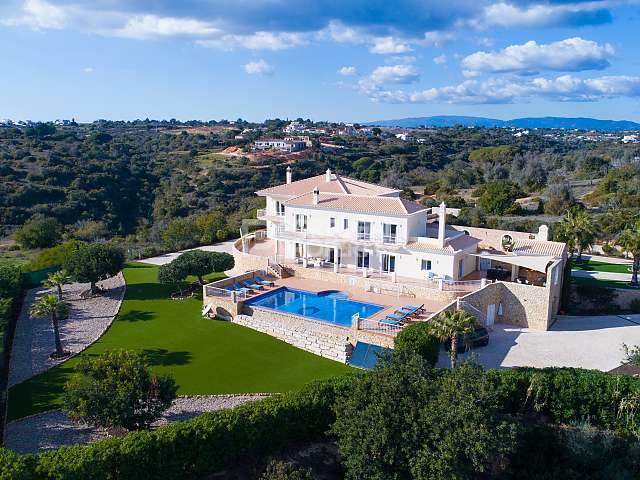 Majestätische Villa mit 7 Schlafzimmern und herrlichem Meerblick