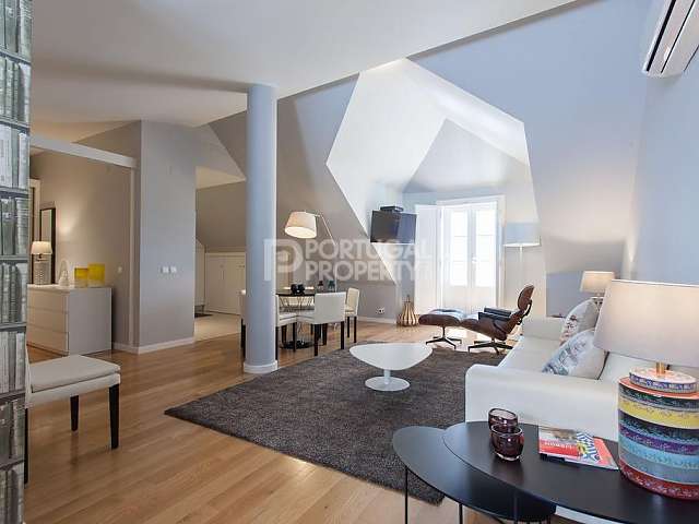 Top floor apartment in rehabilitated building  in the best touristic area of Lisbon
