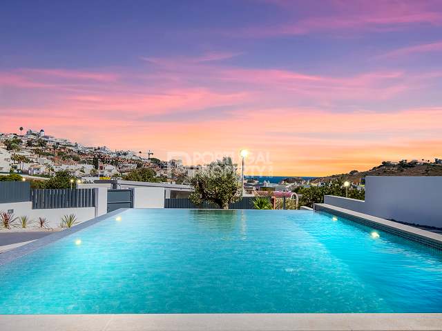 Villa neuve au design ultime avec vue sur la mer