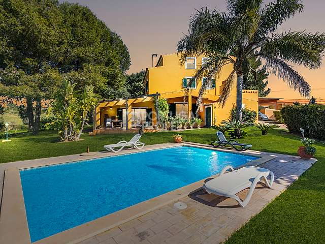 Luxuriöse Villa mit 4 Schlafzimmern in natürlicher, ruhiger Umgebung, in der Nähe von Golf