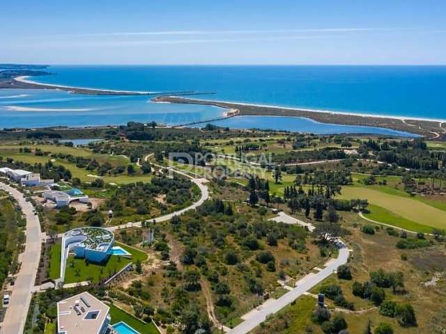 Building Plots With Breathtaking Sea Views On An Exclusive Front-Line Golf Resort