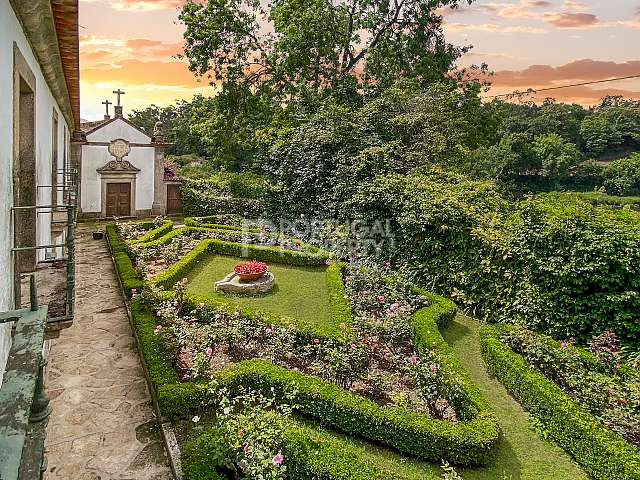 Portuguese Heritage Estate By The Ave River