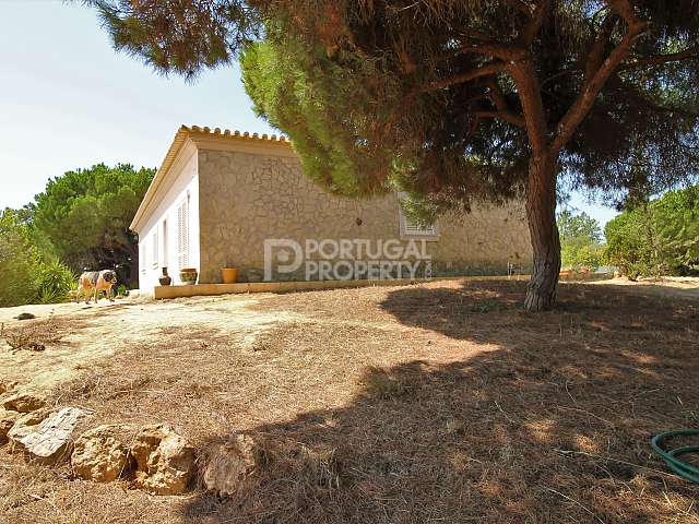 Peaceful Villa In Pereiras, Quarteira