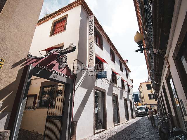 2 Floors Building In Funchal For Investment