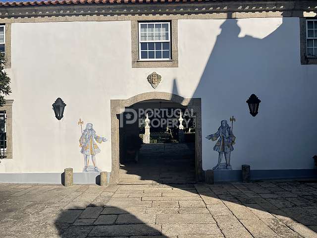 Classic Portuguese Estate 30 Minutes From Downtown Porto