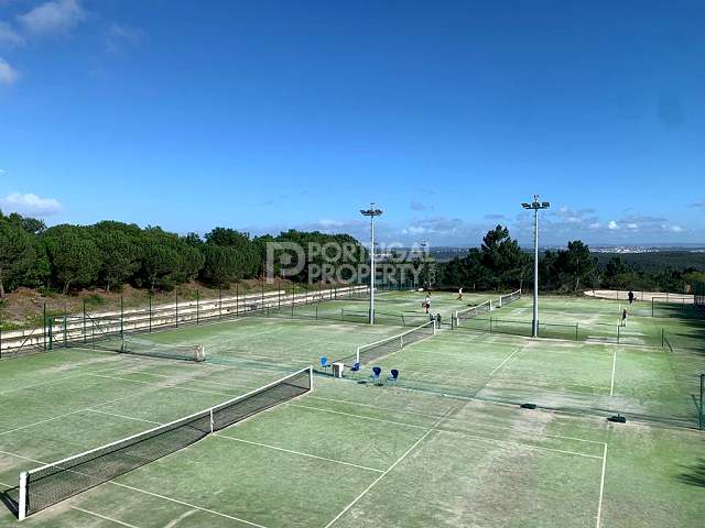 Club de Oportunity_Tennis commercial à Óbidos, zone de villégiature.