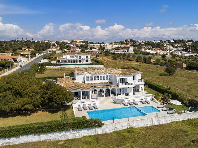 Prächtige 6-Bett-Villa neben dem Golfplatz von Salgados