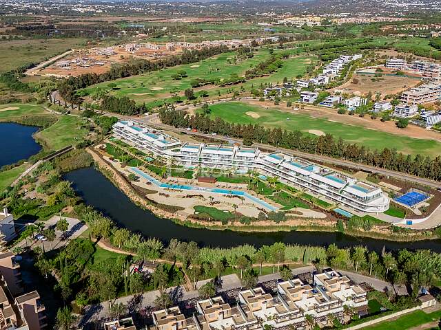 Квартира на первом этаже с 3 спальнями и частным бассейном