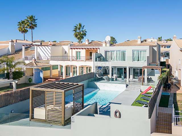 Luxuosa Moradia Geminada Em Vilamoura