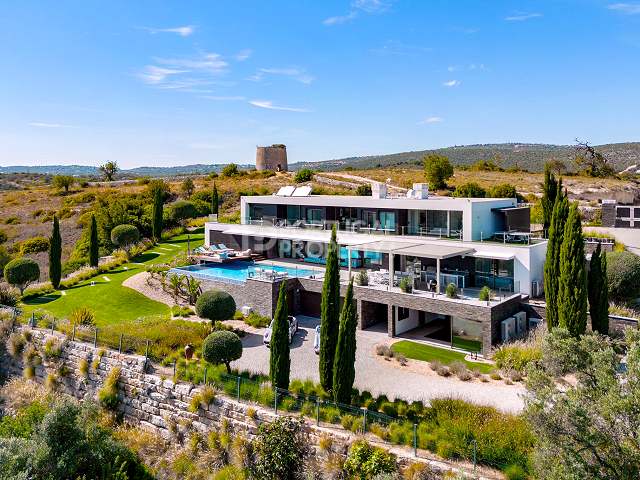 Spettacolare villa moderna con vista eccezionale sul mare