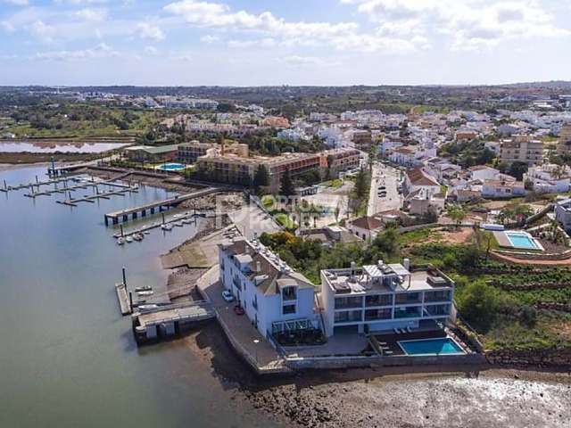 Riverfront 2 Bedroom Apartment - Breathtaking Views
