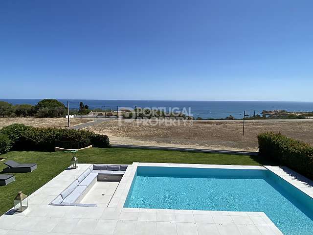 Splendida villa in prima linea con vista sull'oceano con 6 camere da letto