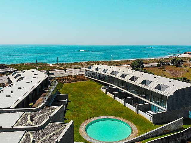 Fully-Furnished Beach House 40 Minutes From Porto