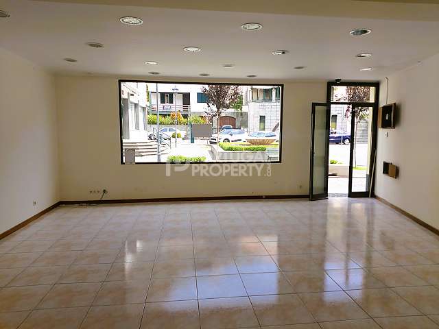 Außergewöhnliches 3 Schlafzimmer Stadthaus + Gewerbe in Ribeira Brava