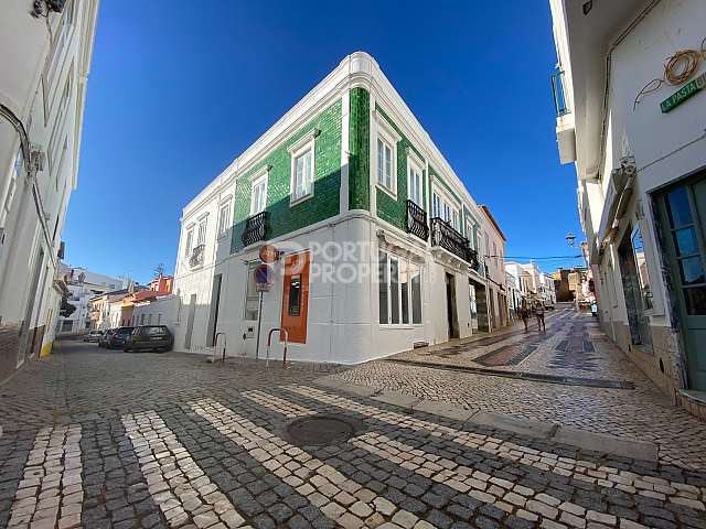 Building in Old Town Lagos with two shops and two apartments