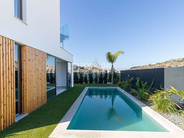 Brandneue moderne 3-Bett-Villa mit Pool und Whirlpool