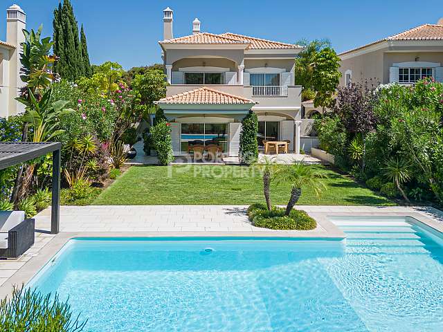 Luxury Villa With Four Bedrooms In The Prestigious Area Of Vilamoura