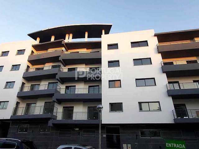 Brandneue 4-Zimmer-Wohnung mit Swimmingpool -