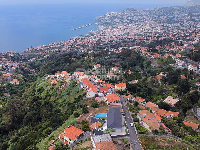 Land in São Gonçalo, Funchal.