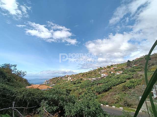 Land in Calheta