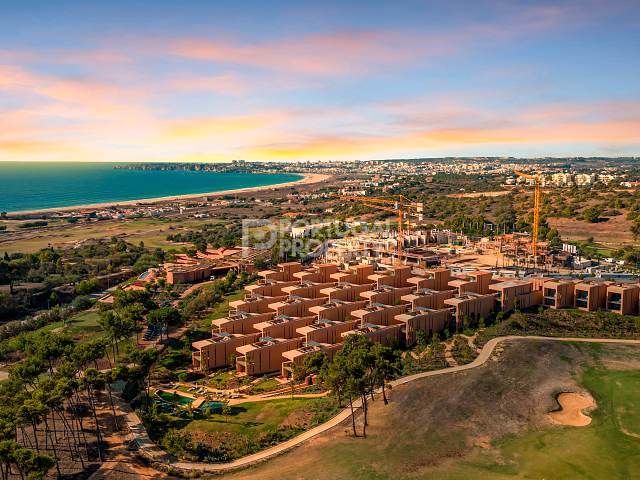 Apartamento T1 Novo com Vistas Deslumbrantes sobre o Mar (Brand New 1 Bedroom Apartment With Stunning Sea Views)