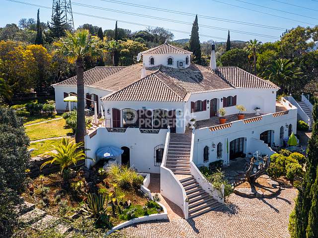 Charming Versatile Residence with Panoramic Views