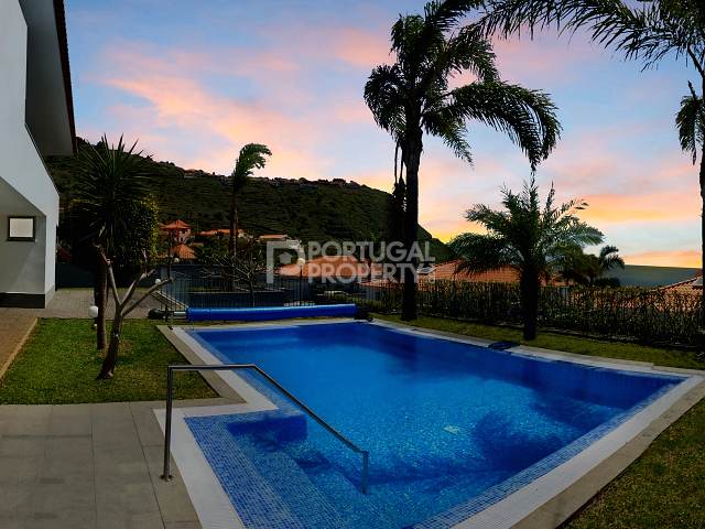 Luxury V3 Villa in Calheta
