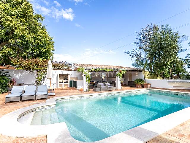 Esplêndida moradia de sete quartos perto da Mexilhoeira Grande