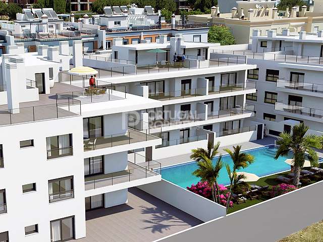 Excellent Top Floor Apartment With Stunning Sea Views