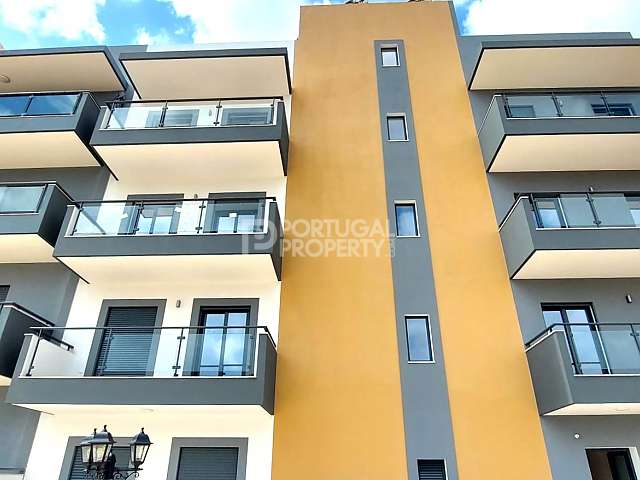 Nouveaux appartements de trois chambres avec garage et débarras