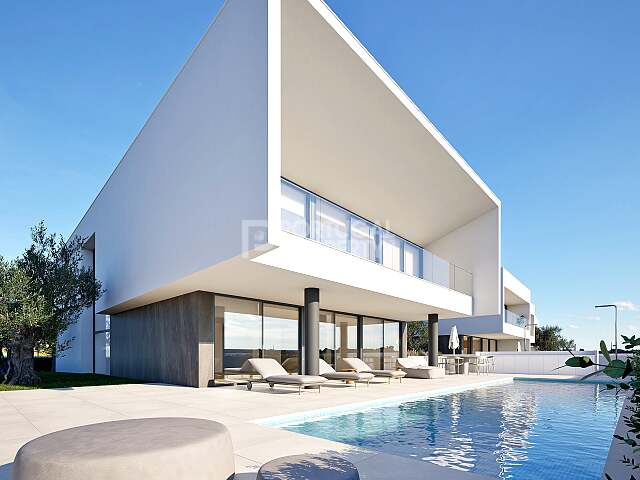 Brand New Contemporary 4-Bed Villa With Pool And Exceptional Ocean Views.