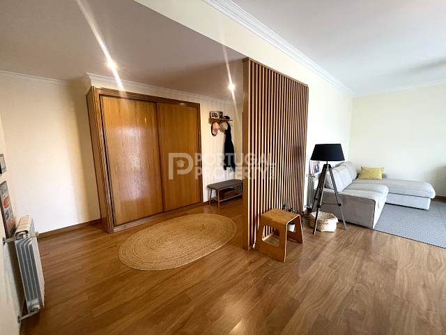 海滩附近三卧室公寓 （Three-Bedroom Apartment Near The Beach）