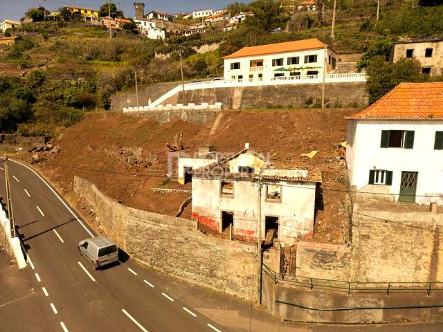 Участок с руинами в Fajã da Ovelha, Calheta, площадью 1200м2.