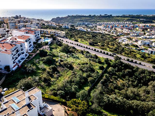 Enthüllung einer außergewöhnlichen Gelegenheit: erstklassiges Grundstück in Albufeira - ideal für Ihre Vision!