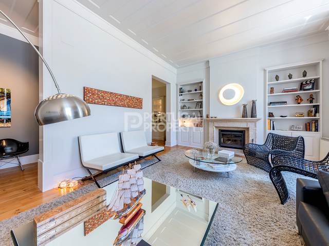 Excellent 4 Bedroom Apartment with Garage In Chiado（希亚多带车库的优秀四卧室公寓）