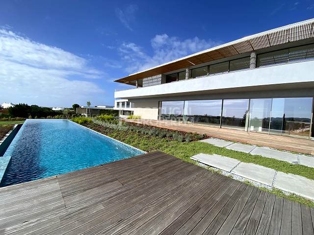 Luxueuse villa de 6 chambres, flambant neuve, à Quinta da Beloura