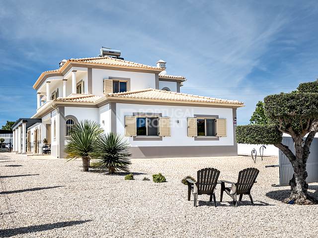 Impressive, Immaculate Villa, Elegantly Designed