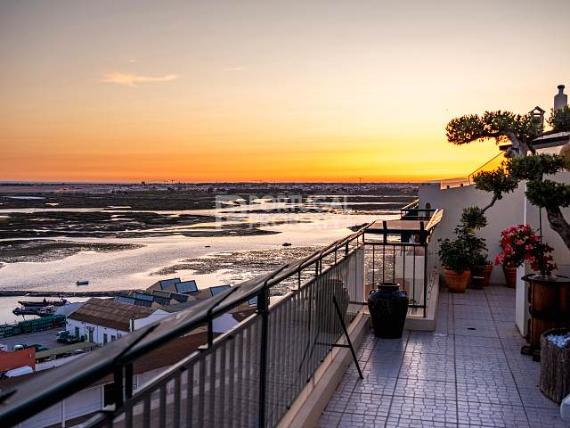 Lussuoso attico triplex a Faro: eleganza dell'Algarve e viste panoramiche