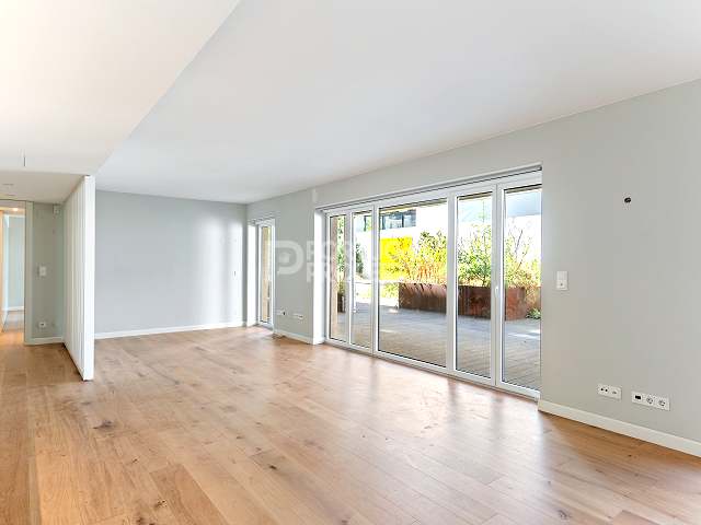 Two Bedroom En-Suite Apartment, Large Exterior Space, In Premium Area Of Lisbon.