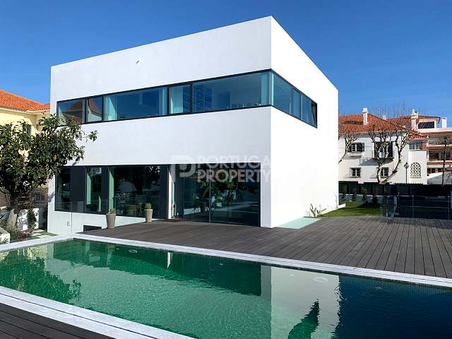 Contemporary 6-Bedroom Villa Near Praia Das Avencas