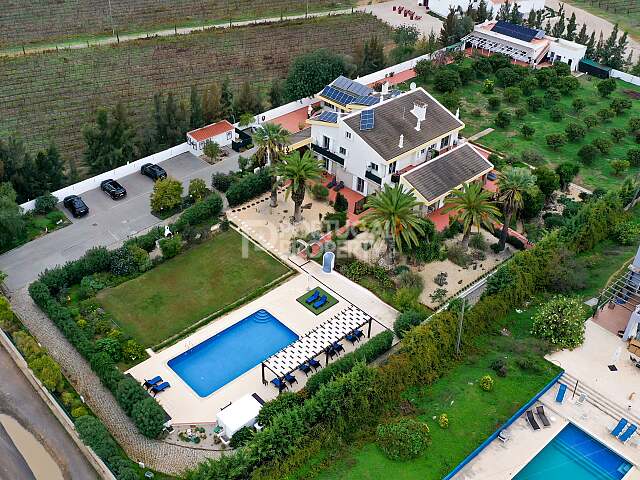Deslumbrante Moradia Com 9 Quartos, Anexo Separado, Piscina, Mar E Vista Campo