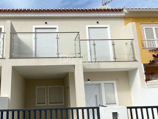 New Built, 3 Floor Townhouse Located In Altura
