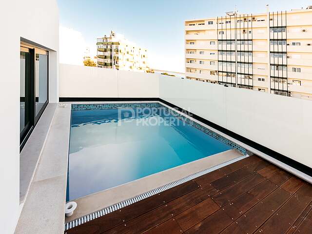 A Luxurious Rentable Penthouse With Sea Views At The Very Heart Of Faro