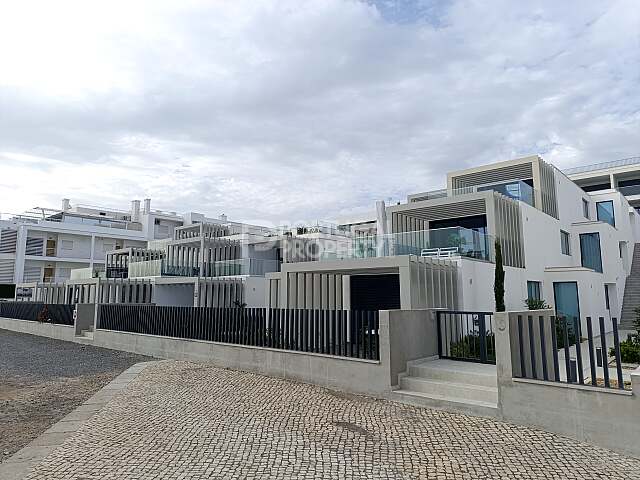 Appartement de luxe neuf de 2 chambres avec meubles à Fuseta