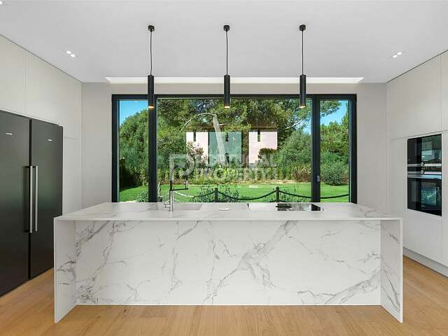 Luxurious Villa In Cascais, Featuring Premium Finishes